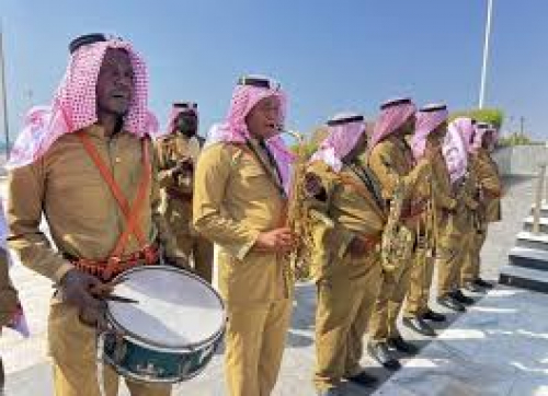 سلطة الاحتلال اليمني المتجدد تحوّل النخبة الحضرمية من امتلاك المدفع والدبابة إلى الطبل والمزمار