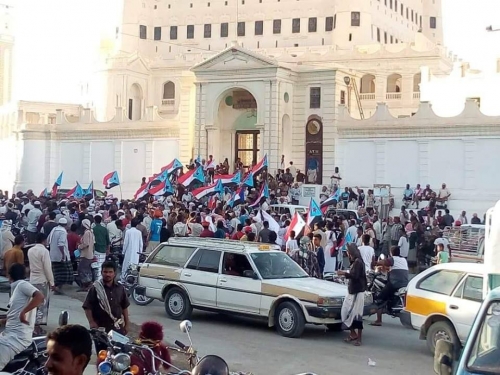 الانتقالي يطالب التحالف العربي بتسليم الحضارم المهام الأمنية والعسكرية لواديهم وطرد القوات الدخيلة 