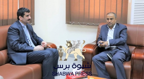 مالية الشرعية تمول مناطق الحوثيين في عاصمة اليمن صنعاء 
