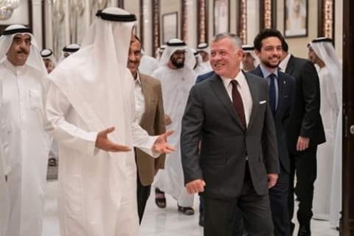يزايدون بابتذال بصورة أحمد عفاش وهاني بن بريك 