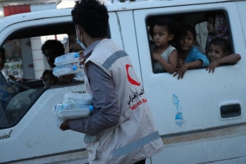 لليوم التاسع.. الهلال الإماراتي يوزع 600 وجبة إفطار بعتق