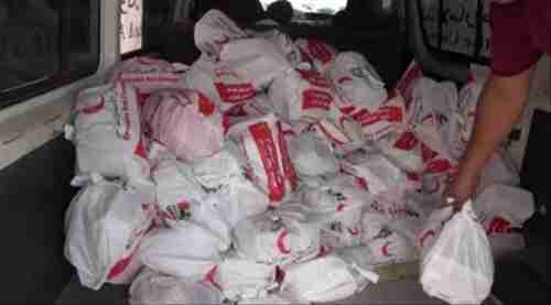 الهلال الإماراتي: مواد إيوائية وغذائية للأسر الفقيرة بالدريهمي 