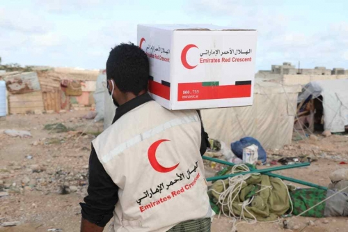 «الهلال الأحمر» تدشّن مشروع إفطار صائم في الحديدة وحضرموت