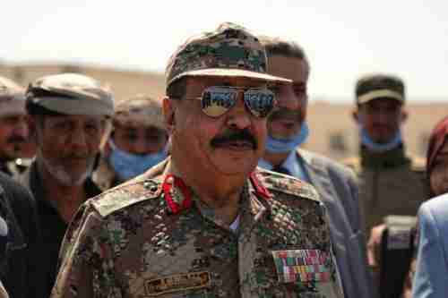 بن بريك يقرر إيقاف كل مسئول حكومي عن العمل يخضع للتحقيق 