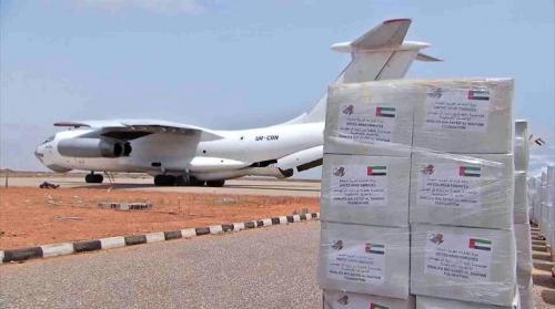 خمس طائرات اماراتية تحوي مساعدات طبية وغذائية تتجهة الى العاصمة عدن