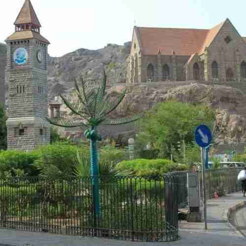 فرض حظر التجوال في كريتر لثلاثة ايام-بسبب انتشار الحمايات الفيروسية.