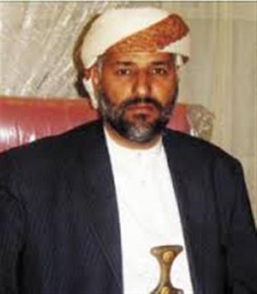 شيخ مأربي شهير يدعو القبائل للنكف إلى أبين وقيادي اشتراكي يذكره بقضية بنت الأصبحي