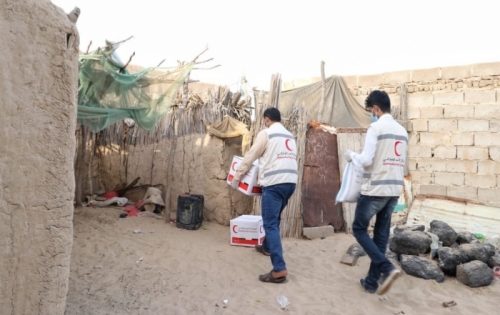 الإمارات تُغيث أسر رضوم بـ1022 سلة غذائية