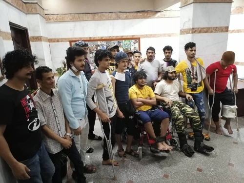 جرحى المقاومة الجنوبية في مصر يعتصمون امام مكتب الجرحى بالقاهرة عقب توقف علاجهم 