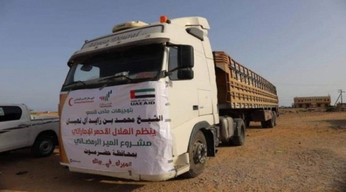 الهلال الإماراتي يوزع 1000 سلة غذاء بـ"الديس" في حضرموت