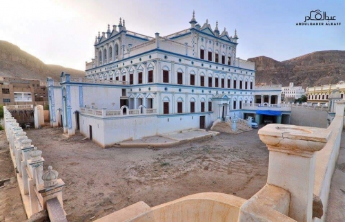 بعد إغلاقه سوق القات .. تهديدات بالقتل تطال مدير عام مديرية تريم