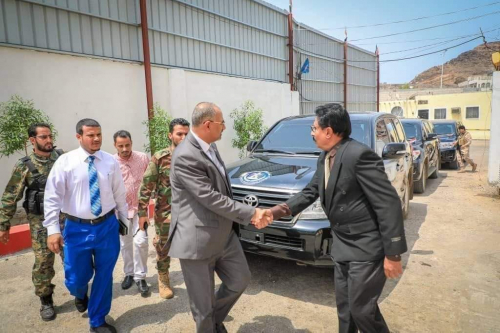 الثبات على الأرض والصمود والسيطرة: الزبيدي إلى عدن وبن بريك في حضرموت