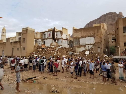 الرئيس الزُبيدي يوجه بتقديم كل أوجه الدعم للمتضررين من أبناء مدينة تريم وضواحيها