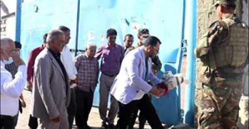 الكاف يضع إكليلا من الزهور في موقع استشهاد شيخ الشهداء اللواء على ناصر هادي