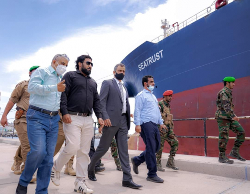 محافظ عدن ووزير الكهرباء يدشنان المنحة النفطية السعودية لمحطات الكهرباء  