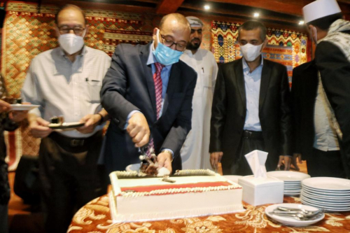 انتهازية سفارة اليمن في جاكرتا تحول مناسبة افتتاح "مطعم باكدم" إلى احتفال بأعياد مايو
