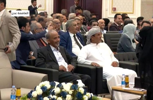عاجل: اللواء محمود الصبيحي يصل قاعة اللقاء التشاوري الجنوبي
