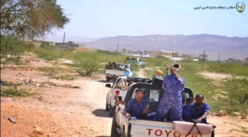 أمن أبين يتسلم متهم بالقتل من اسرته