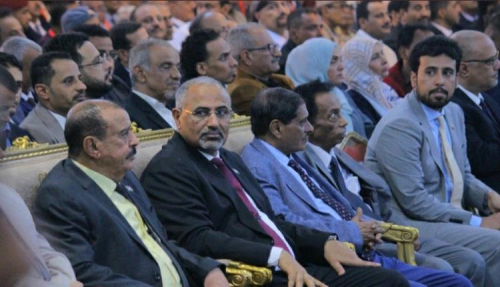 وصول الرئيس الزُبيدي لقاعة اجتماع الدورة السادسة لبرلمان الجنوب