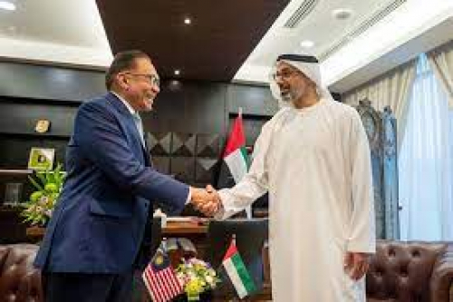ولي عهد أبوظبي ورئيس الوزراء الماليزي يبحثان التعاون المشترك