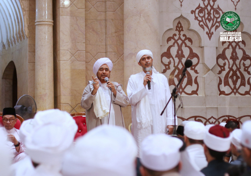 بحضور رئيس الوزراء وشيخ الأزهر.. الحبيب بن حفيظ يلقي محاضرة في المسجد الكبير بماليزيا(صور)