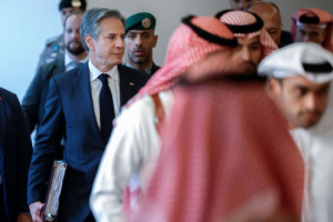 تكهنات بانخراط الرياض في اتفاق دفاعي غير رسمي مع واشنطن وتل أبيب