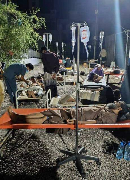 وصمة عار في جبين كل مسئول.. اخراج المرضى من أسرتهم إلى ساحات مستشفى الصداقة