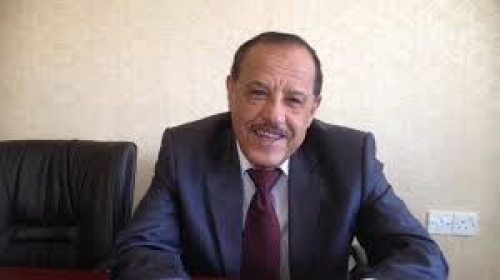 محافظي أبين.. فريد مجوّر حافظ على الأراضي والسارق أبوبكر حسين باعها