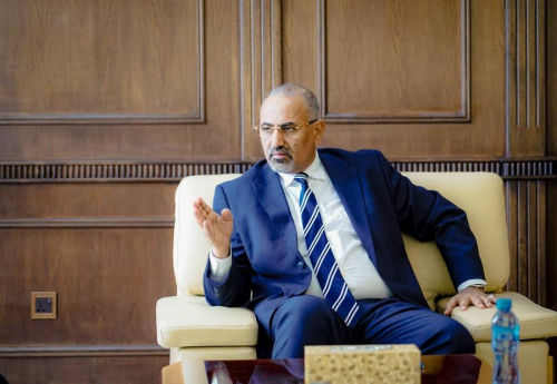 سياسي حضرمي مخاطبا الرئيس الزبيدي.. ادارة ذاتية وليبقى المشترك مواجهة الحوثي بشكل جماعي