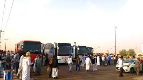 اكثر من (8000)الف حاج وحاجه تم عبورهم عبر منفذ ميناء الوديعه البري مديرية العبر بحضرموت