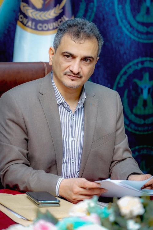 أحمد لملس يقوم بدور مجلسي القيادة ورئيس الوزراء في عدن
