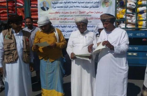 سلطنة عُمان تتكفل بمرتبات طلاب المهرة وسقطرى في الخارج وترسل قافلة طبية لحوف