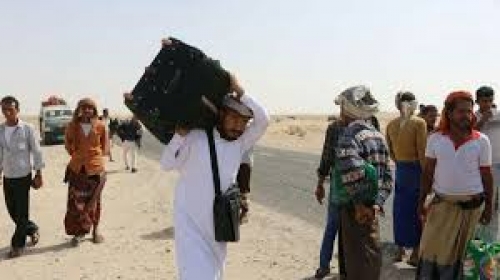 صحفي جنوبي يطالب بمنع النازحين اليمنيين من العودة إلى عدن 