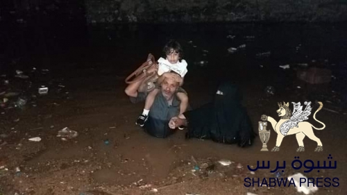 إعلام الشرعية يحمّل دول التحالف غرق شوارع عدن بمياه الأمطار 