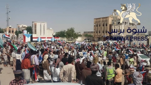 من على أرض 43 ألف كيلومتر .. أبناء #شبوه يتوافدون إلى عتق لرفض الإحتلال 