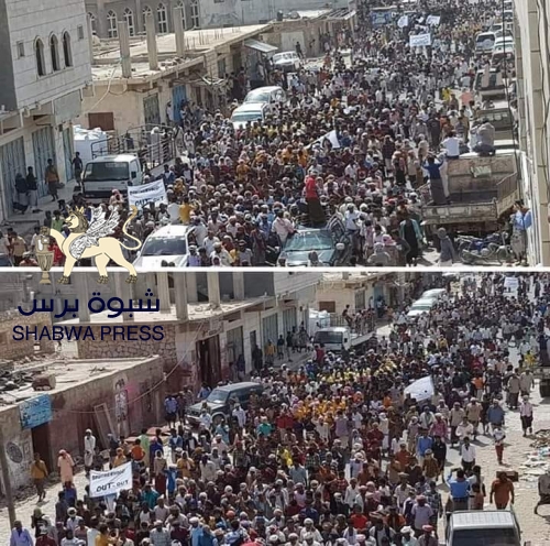 سقطرى تخرج رفضا للوجود الإخواني والنخبة تحمي المتظاهرين 