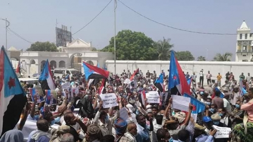 الالاف من ابناء حضرموت يتظاهرن للمطالبة بالإدارة الذاتية وتأييداً للمجلس الانتقالي الجنوبي