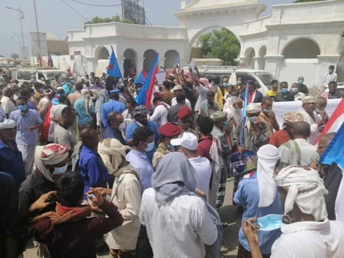 المطالبة بوقف تصدير نفط حضرموت : البيان الصادر عن الوقفة التصعيدية في محافظة حضرموت  