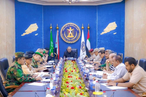 الرئيس القائد عيدروس الزُبيدي يترأس الاجتماع الدوري للقادة العسكريين والأمنيين