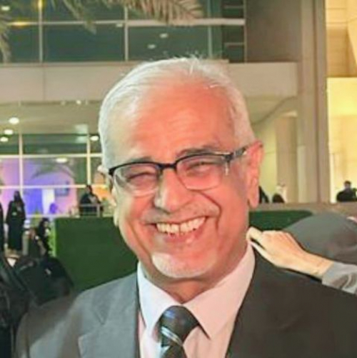 سياسي جنوبي يحذّر أبناء الجنوب من خداع العفاشيين 