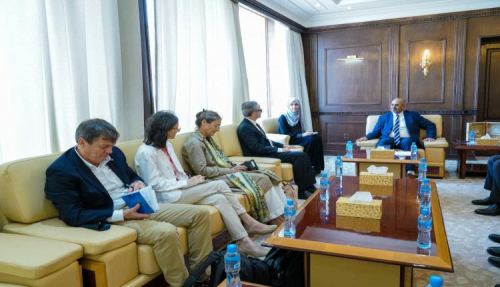 الرئيس الزُبيدي يستقبل رئيس بعثة الاتحاد الأوروبي وسفراء فرنسا وألمانيا وهولندا