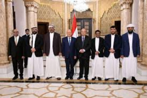 العليمي ينقلب على اتفاق الرياض وتشكيل مجلس القيادة