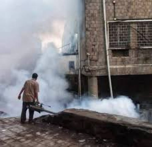 عدن تتنفس السموم.. تقرير استقصائي يكشف كارثة صحية وراء حملات "الرش الضبابي"