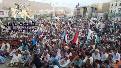 في تظاهرة كبرى : سيئون تحيي يوم الأرض رغم رصاص الإحتلال اليمني 