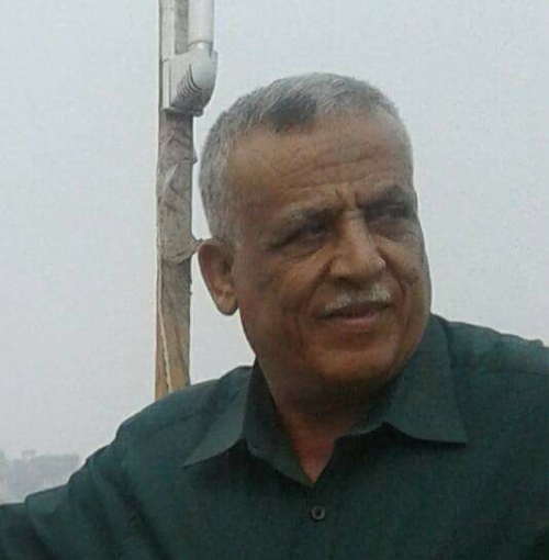 قائد التحالف في عدن يكرم طيار جنوبي حولته الوحدة من قائد سرب إلى سايق تاكسي 