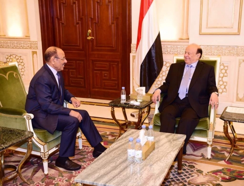مصدر رئاسي يمني يكشف عن خلافات شديدة بين الرئيس هادي ونائبه