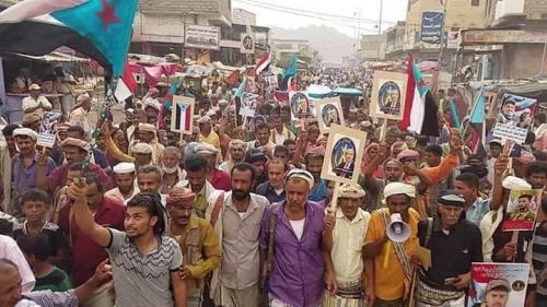 بن عيدان : هل يستطيع أتباع هادي ومدعي تمثيل أبين إنزال 200 متظاهر إلى الشارع تأييدا لهم في مديرياتهم