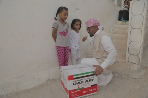 عدن حزينة لغياب "هلال الامارات" الذي كان يكسو فقرائها في الأعياد