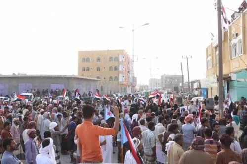 رغم اعتداءات وعراقيل مليشيا الإخوان.. فعالية حاشدة بالغيضة لدعم الإدارة الذاتية 