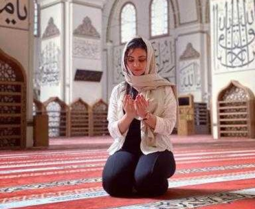 اليمنية "أمل علي" : أثاركم بنطالي، فلم تروا الانتقالي! 